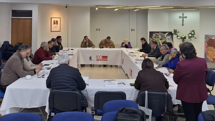 📚 Fundación Instituto Indígena realizó primer conversatorio sobre la Ley Indígena y el diálogo con el pueblo mapuche