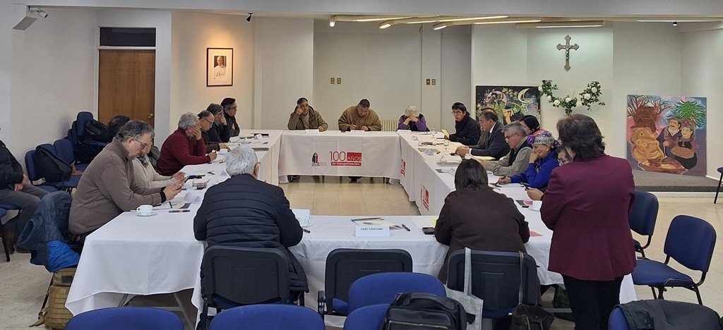 📚 Fundación Instituto Indígena realizó primer conversatorio sobre la Ley Indígena y el diálogo con el pueblo mapuche